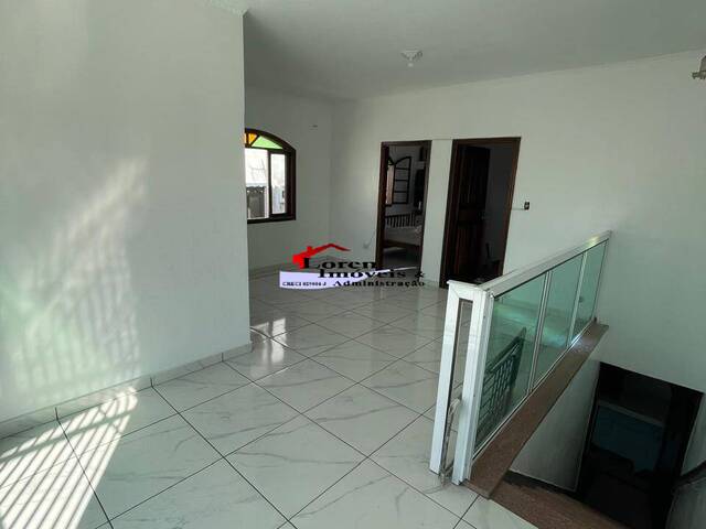 Sobrado para Venda em São Vicente - 4
