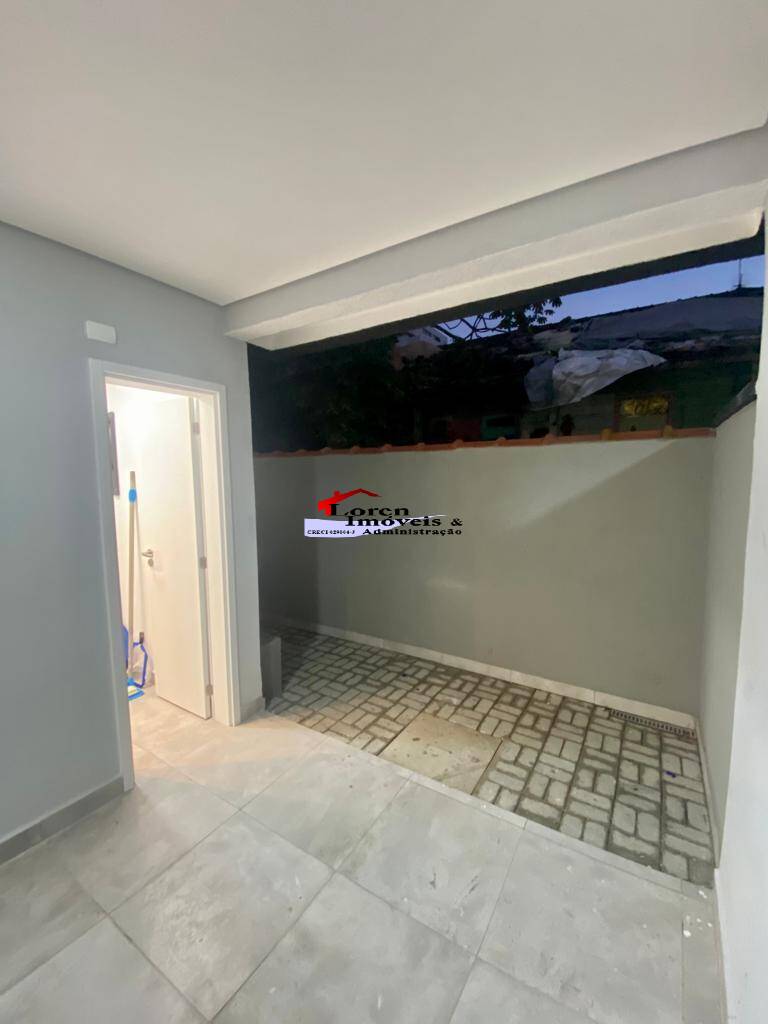 Casa à venda com 2 quartos, 80m² - Foto 4